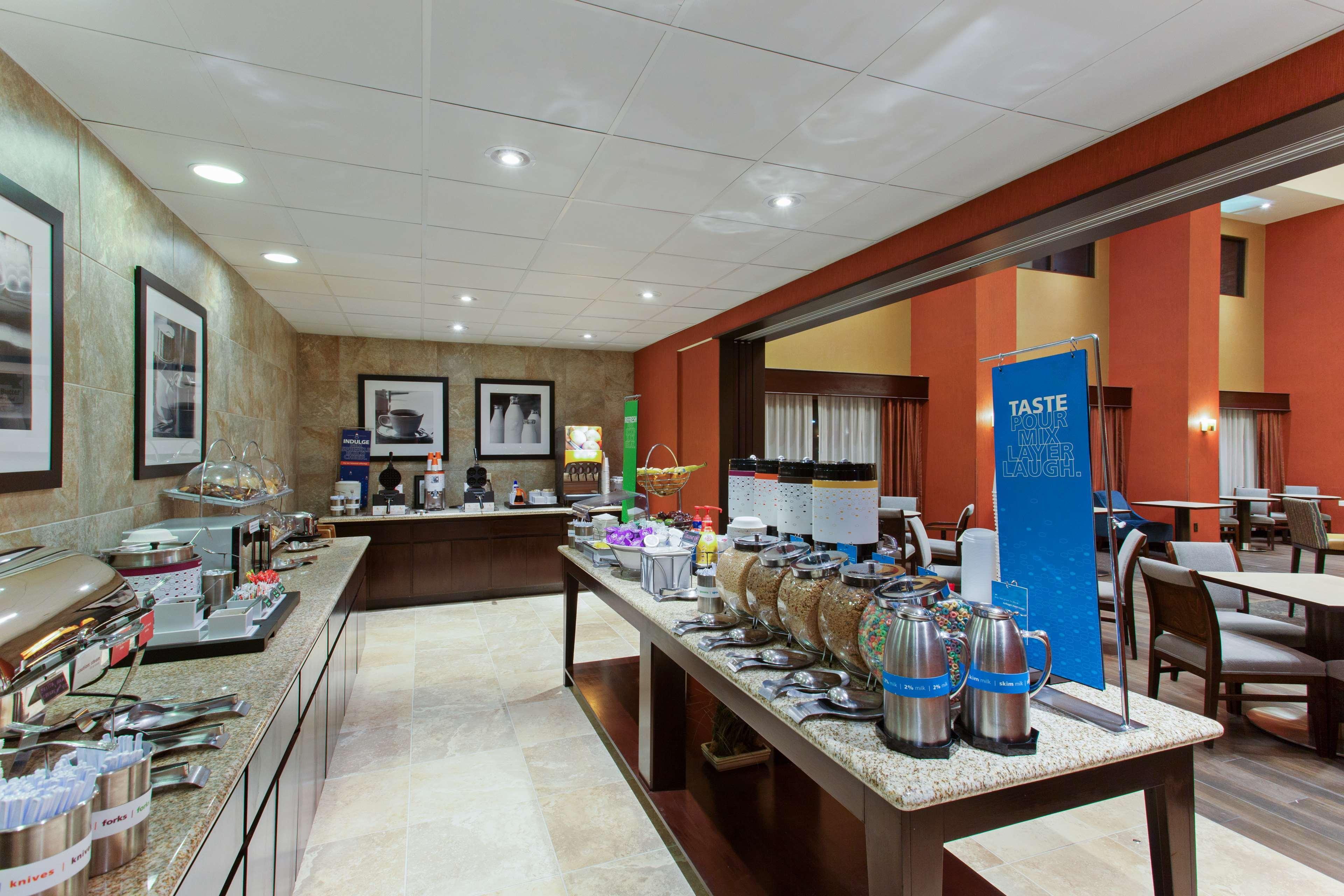 Hampton Inn & Suites Роузвілл Екстер'єр фото